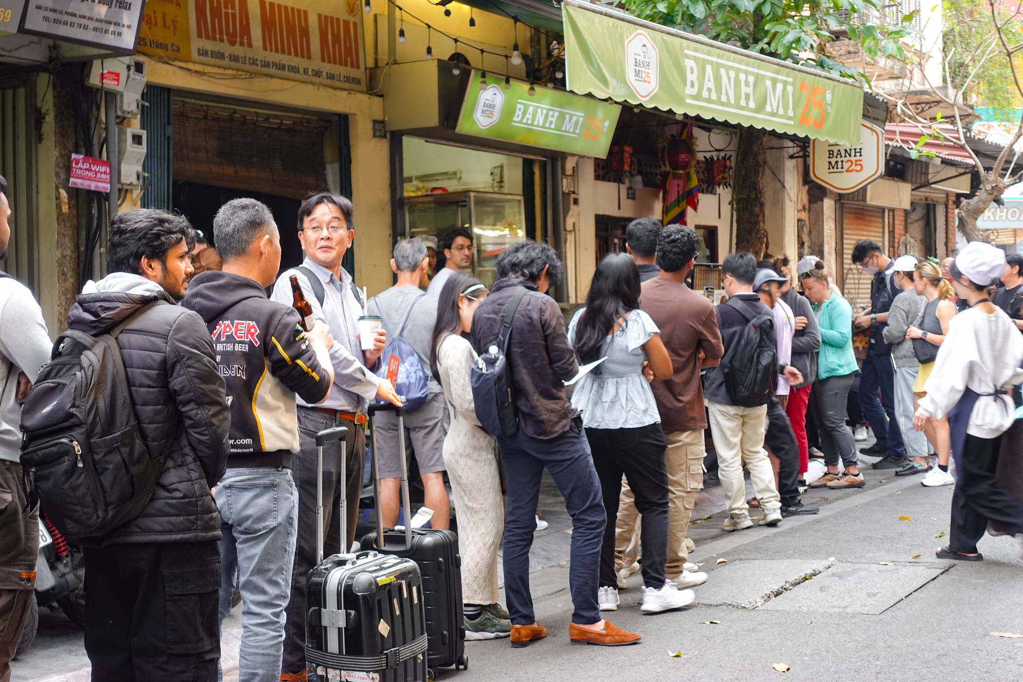 Bánh mì 25 phố Hàng Cá