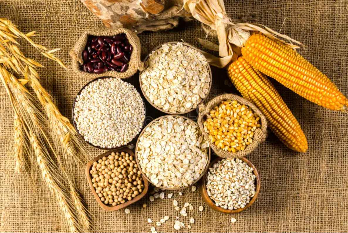 Ngũ cốc nguyên hạt giàu chất xơ, vitamin, khoáng chất và các hợp chất hoạt tính sinh học có lợi cho sức khỏe tim mạch.