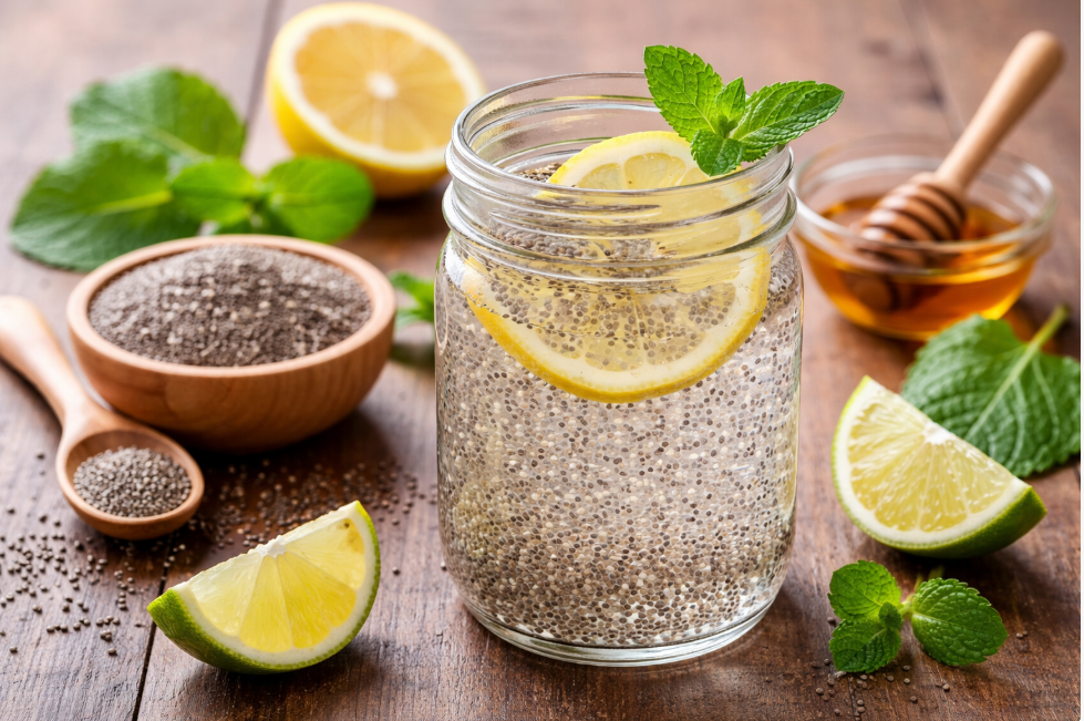 5 lợi ích sức khỏe khi uống nước hạt chia trước khi đi ngủ